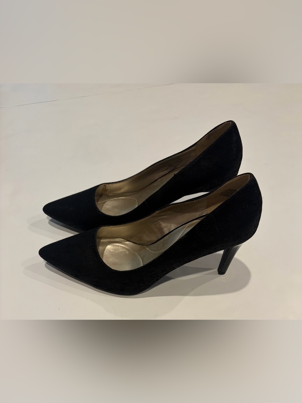 Bandolino "Fairbury" Black Shimmer Textured Pointed-Toe Pumps - Size 8.5M